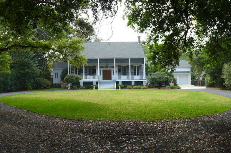 Beal-Gaillard House (c. 1836) at 111 Myrtlewood Lane in Mobile, Alabama.