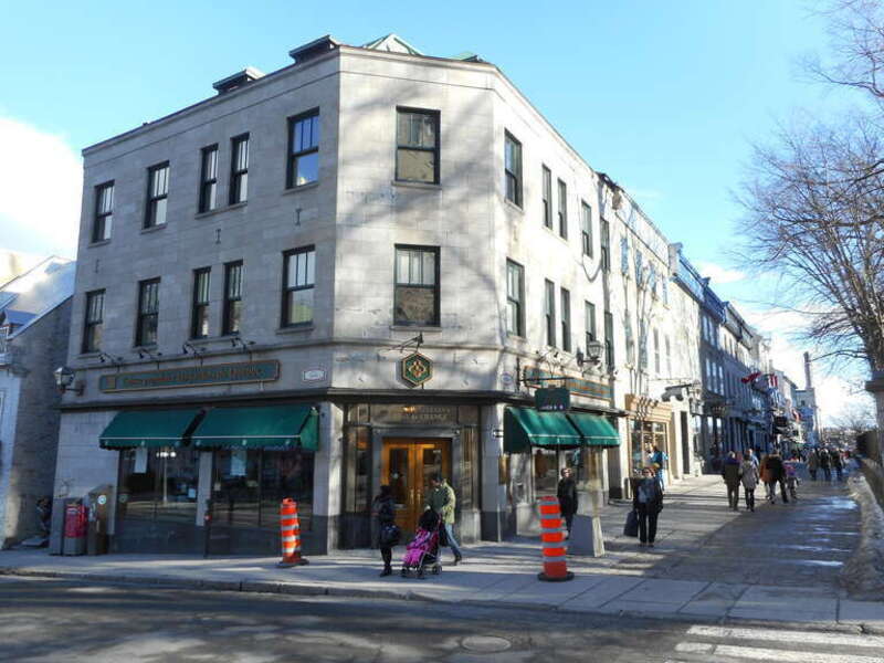 Caisse Desjardins de QuébecCentre de services rue des Jardins
19, rue des Jardins, Québec
à l'angle de la rue Sainte-Anne