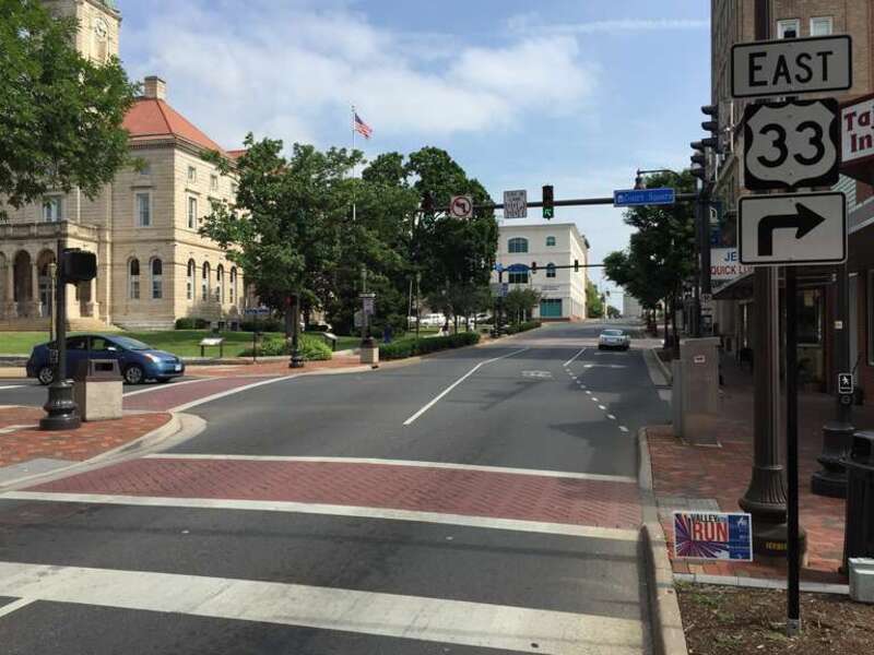 View north along U.S. Route 11 (Main Street) at U.S. Route 33 (Court Square South) in Harrisonburg, Virginia