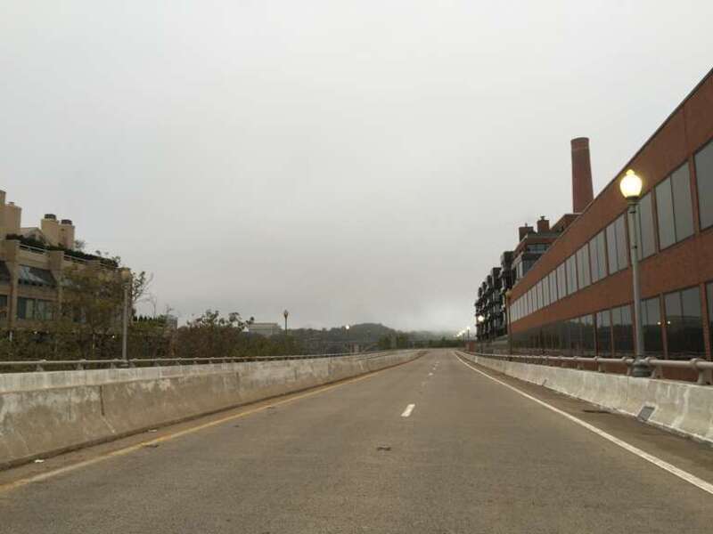View south along U.S. Route 29 (west along the Whitehurst Freeway) at Thomas Jefferson Street NW in Washington, D.C.