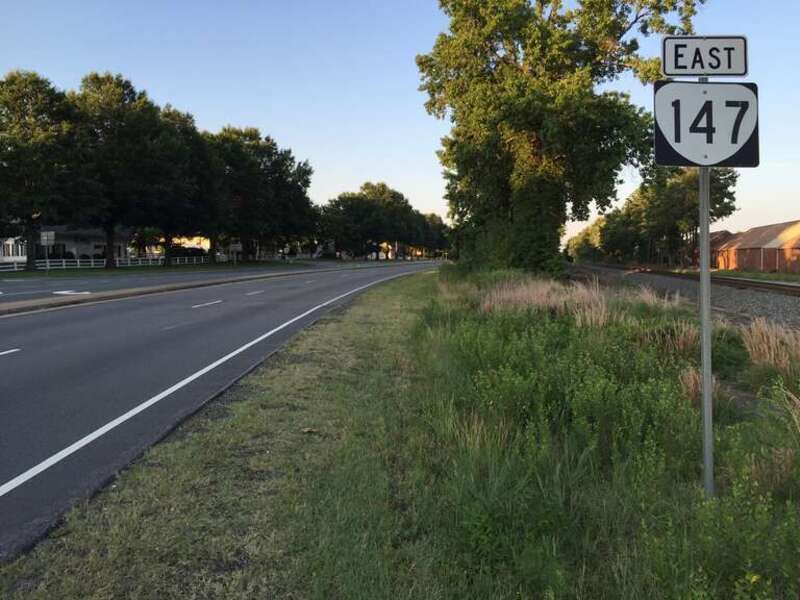 View east along Virginia State Route 147 (Huguenot Road) at Robious Road in Bon Air, Chesterfield County, Virginia