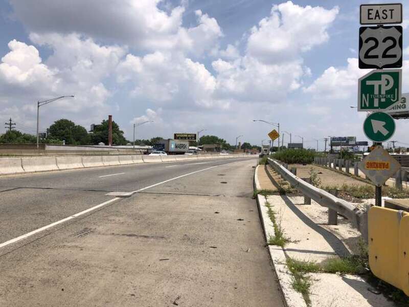 View east along U.S. Route 22 just east of the exit for Frelinghuysen Avenue (New Jersey State Route 27) in Newark, Essex County, New Jersey
