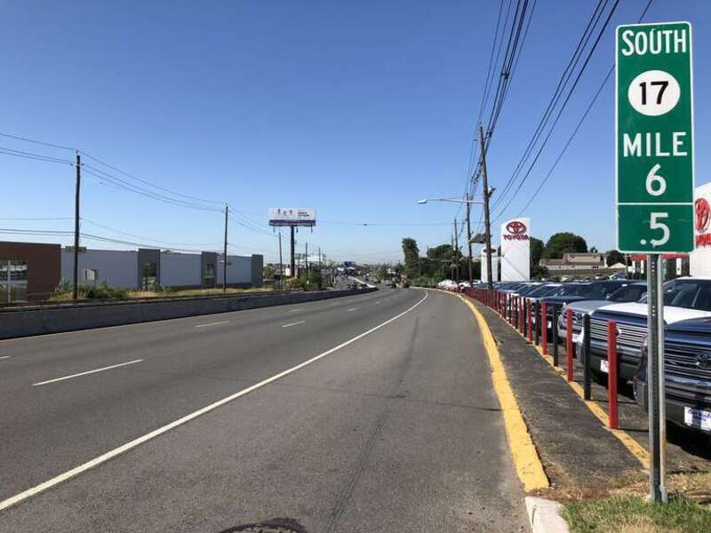View south along New Jersey State Route 17 between Bergen County Route 36 (Moonachie Avenue) and Passaic Avenue in Wood-Ridge, Bergen County, New Jersey