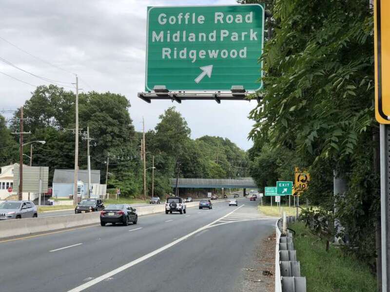 View south along New Jersey State Route 208 at the exit for Goffle Road (Midland Park, Ridgewood) in Hawthorne, Passaic County, New Jersey