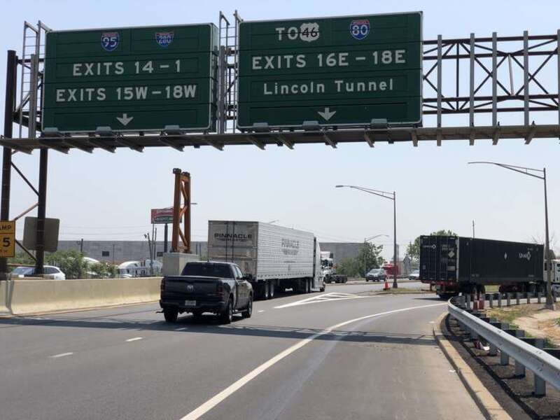 View along the ramps connecting U.S. Route 1 Truck and U.S. Route 9 Truck to Interstate 95 (New Jersey Turnpike Eastern Spur) and Interstate 95W (New Jersey Turnpike Western Spur) in Newark, Essex County, New Jersey