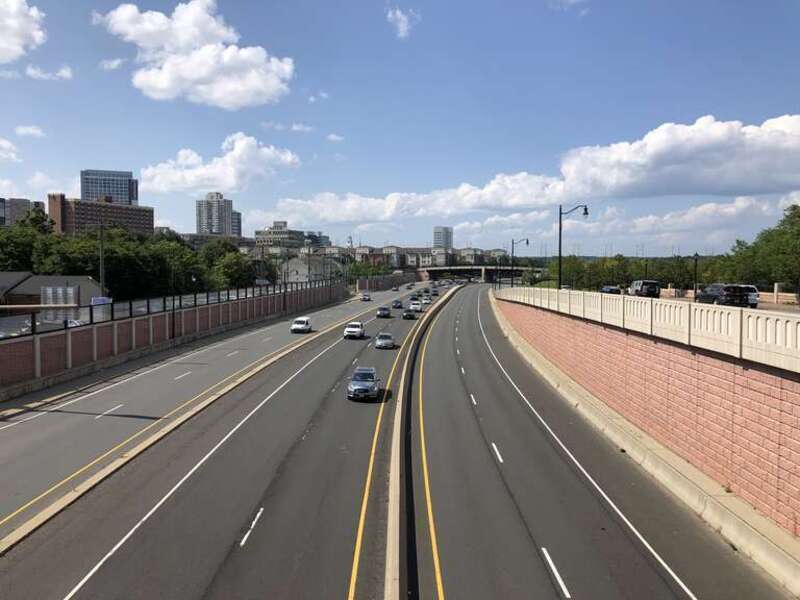 View north along New Jersey State Route 18 (Elmer Boyd Memorial Parkway) from the overpass for Commercial Avenue/Paul Robeson Boulevard in New Brunswick, Middlesex County, New Jersey