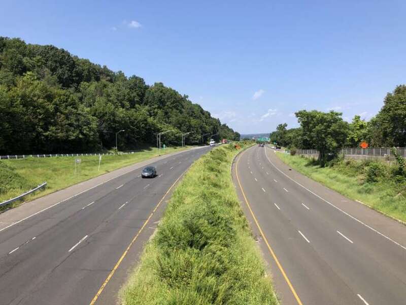 View north along New Jersey State Route 19 (Paterson Peripheral) from the overpass for Passaic County Route 621 (Valley Road) in Paterson, Passaic County, New Jersey