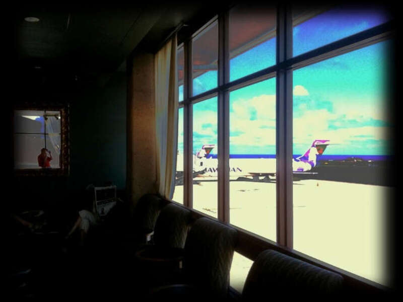 Starbucks lounge at Lihue Airport -caffeine and creativity  another iPhone image

on the spot with my iphone and its apps