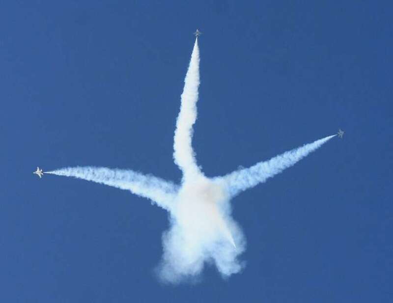 &quot;Bomb burst&quot; formation of United States Air Force Thunderbirds at the dedication of the United States Air Force Memorial located in Arlington County, Virginia.