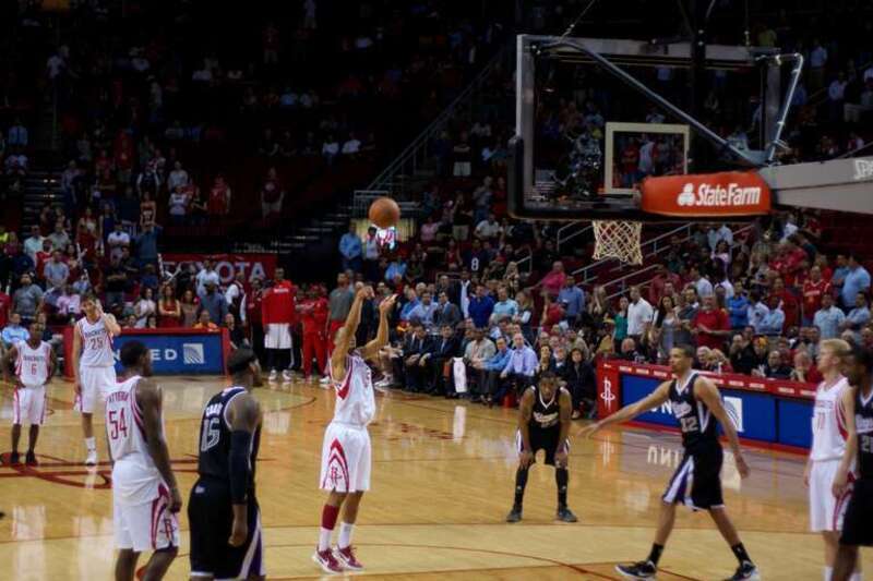 Courtney Lee attempts a free throw for the Houston Rockets.