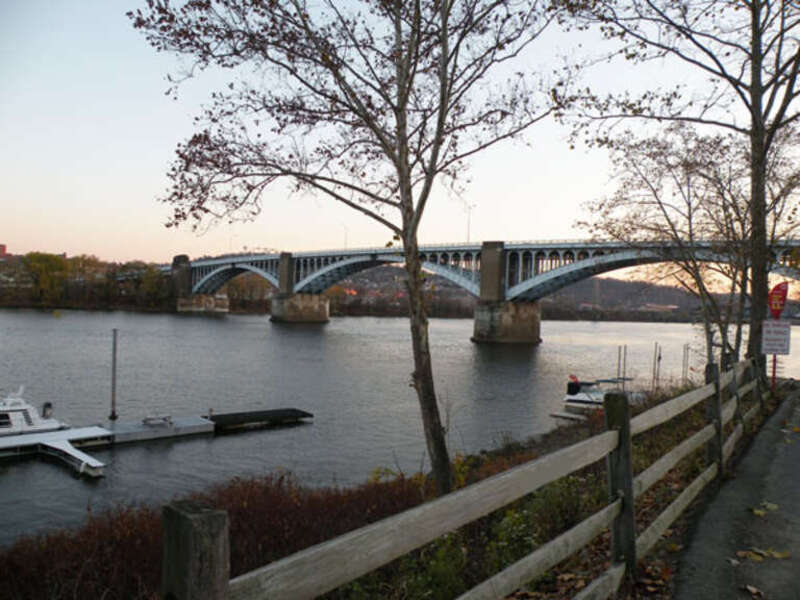 Picture of the Fortieth Street Bridge (Washington Crossing Bridge) over the Allegheny River in Millvale, Pennsylvania, and Lawrenceville (Pittsburgh).  The bridge was built in 1923, and is listed on the National Register of Historic Places.