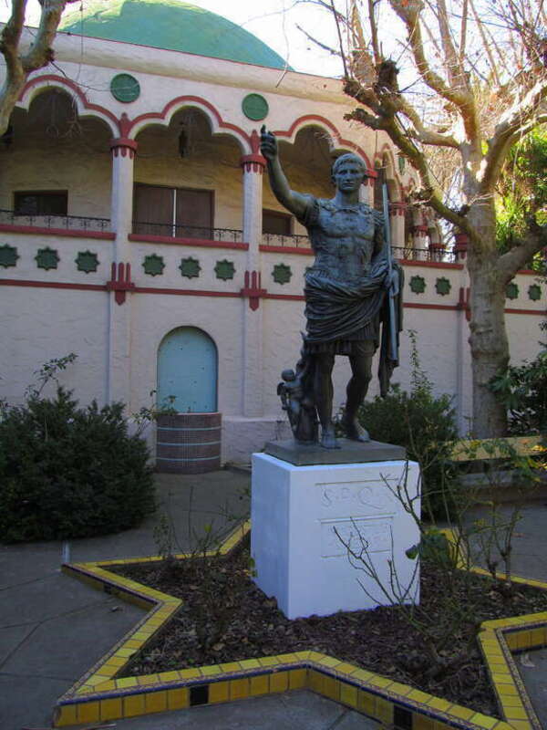 Fuisse ibi, faciendum quod