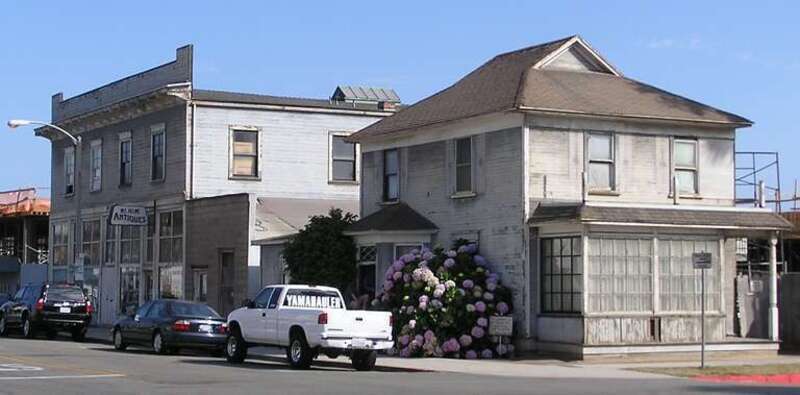 The Helme-Worthy Store and Residence, registered as a National Historic Place, in Huntington Beach, California.
25 July 2007

Taken by Eric Polk for use in Helme-Worthy Store and Residence