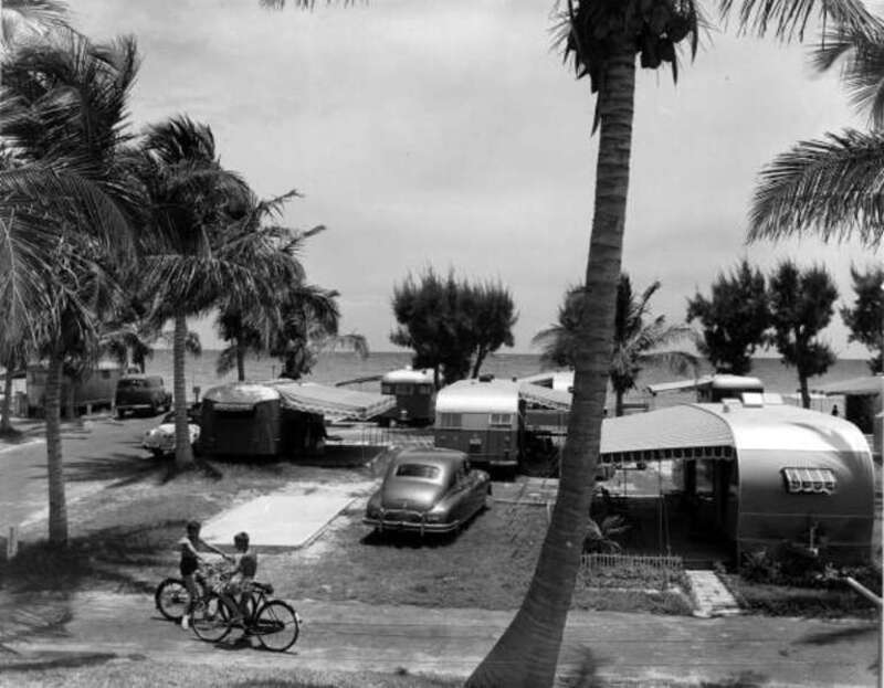 Local call number: c013526Title: Hollywood camp on the ocean front: Hollywood, FloridaDate: June 1950Physical descrip: 1 photoprint - b&amp;amp;w - 4 x 5 in.Series Title: http://www.floridamemory.com/photographiccollection/collections/?id=6Repository: