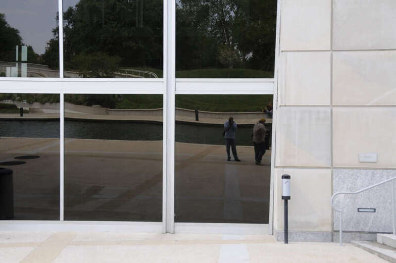 auto reflection - wall of of the state museum