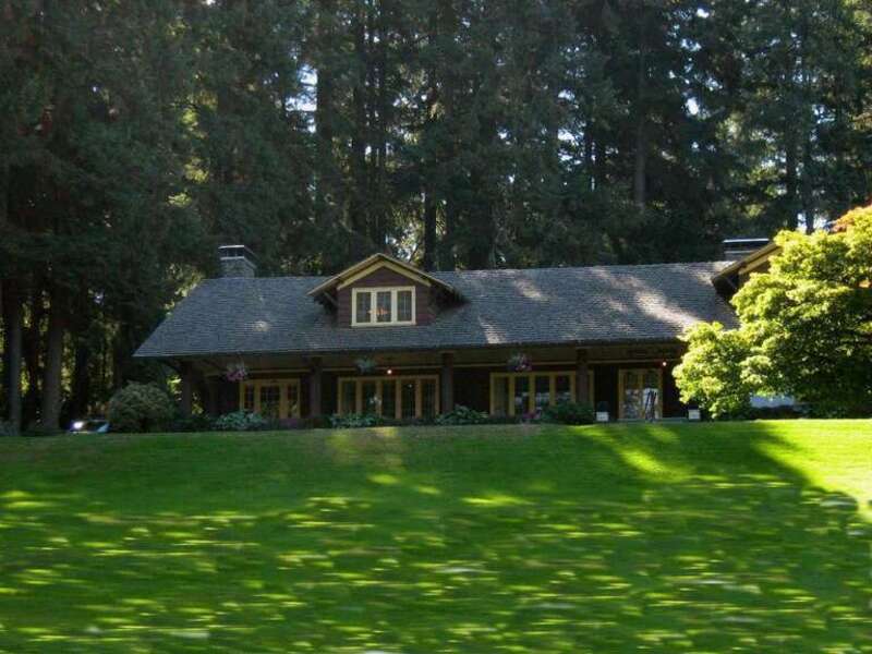 I think this is a better picture of the house but the sun glare on the lawn kinda spoiled it SO I tried a little makeup to take away the shine....:-)
A LITTLE HISTORY
Jenkins Estate
Belle and Ralph Jenkins began construction on the Jenkins Estate