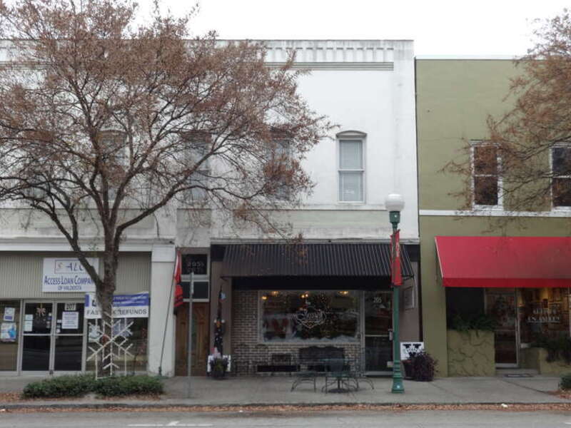 Jessie's Eats &amp;amp; Treats, Ashley St, Valdosta, Lowndes County, Georgia.  They moved to this location in 12/2014.