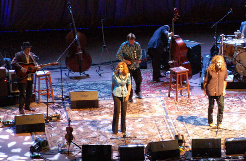 Alison Krauss and Robert Plant perform &quot;The Battle of Evermore&quot; at Red Rocks Amphitheatre