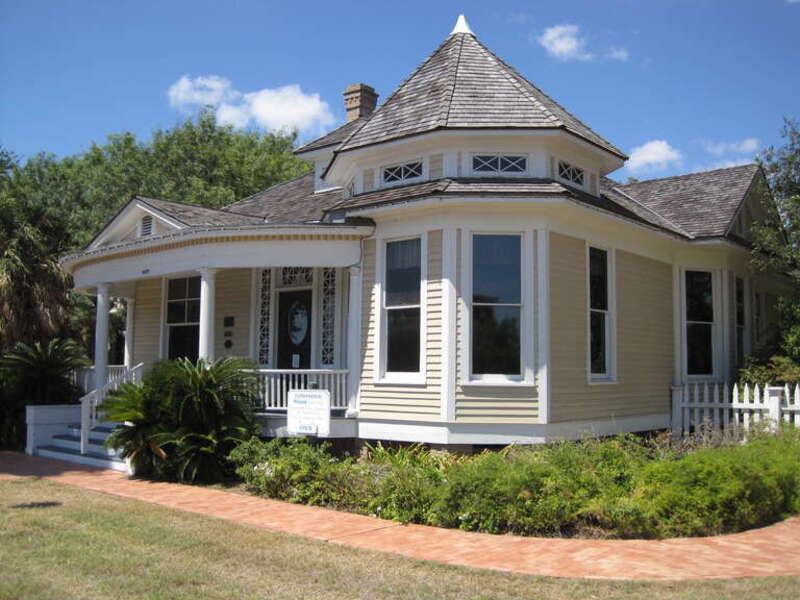 This   file was uploaded  with Commonist.