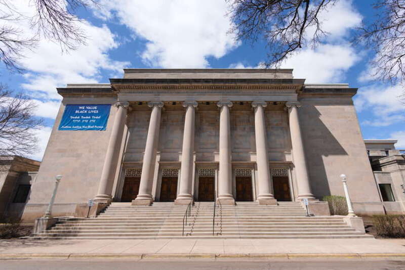 Temple Israel in the neighborhood of East Isles in the Calhoun-Isles community.
Minneapolis is split into 11 communities which are split into 86+ neighborhoods. My goal in 2022 is to take photos in all neighborhoods in Mpls in roughly alphabetical
