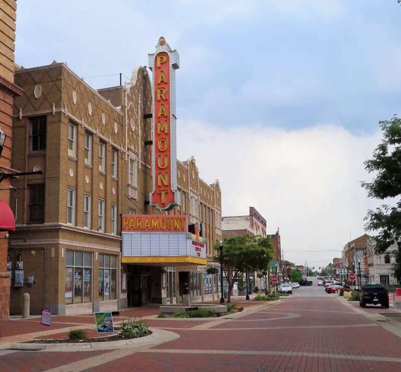 The Paramount Theatre Centre &amp;amp; Ballroom in Anderson, Indiana, from the north – looking south on Meridian Street. The historic former Paramount Pictures-owned movie theater opened in 1929.
