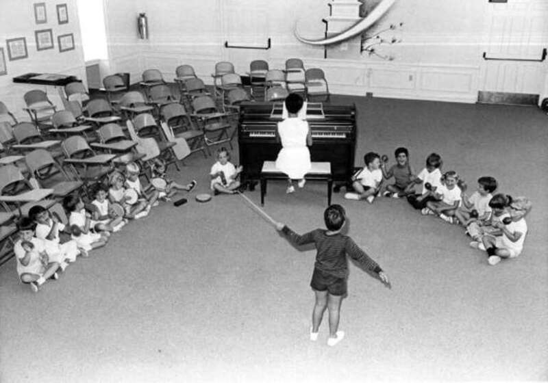 Local call number: PR21762
Title: [Pine Crest School students in a music class: Fort Lauderdale, Florida]
Personal Author: Erickson, Roy.
Date: 1969 or 1970.
Physical descrip: 1 photoprint: b&amp;amp;w;  8 x 10 in.
Series Title: (Print Collections.