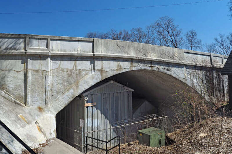 Queen Ave Bridge, Minneapolis, Minnesota, USA.  Viewed from the southwest.  


This is an image of a place or building that is listed on the National Register of Historic Places in the United States of America. Its reference number is 89001847.