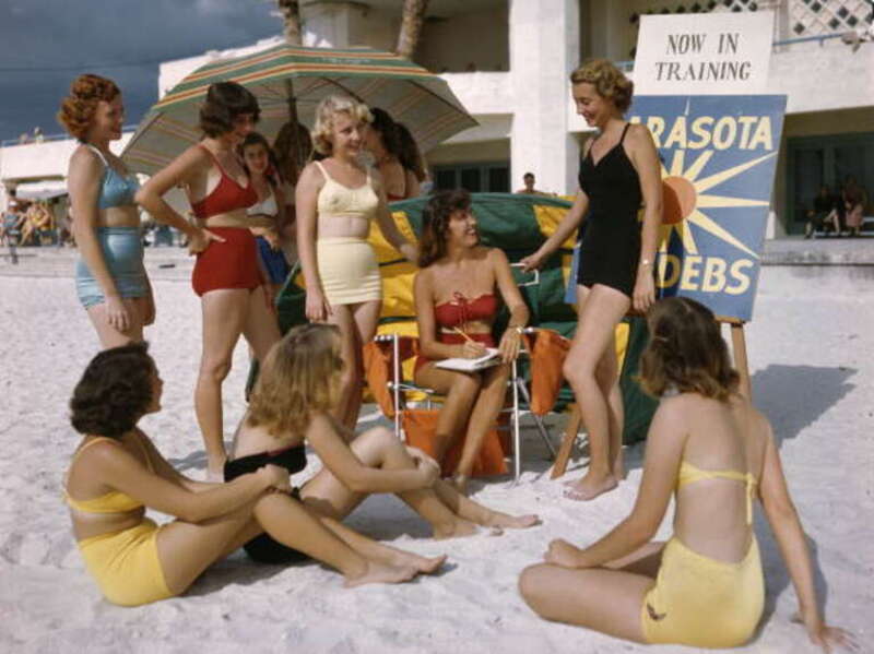 Persistent URL: http://www.floridamemory.com/items/show/245626Local call number: JJS0645Title: Sarasota Sun-Debs training at Lido Beach, FloridaDate: ca. 1949Physical descrip: 1 transparency - col. - 4 x 5 in.Series Title: