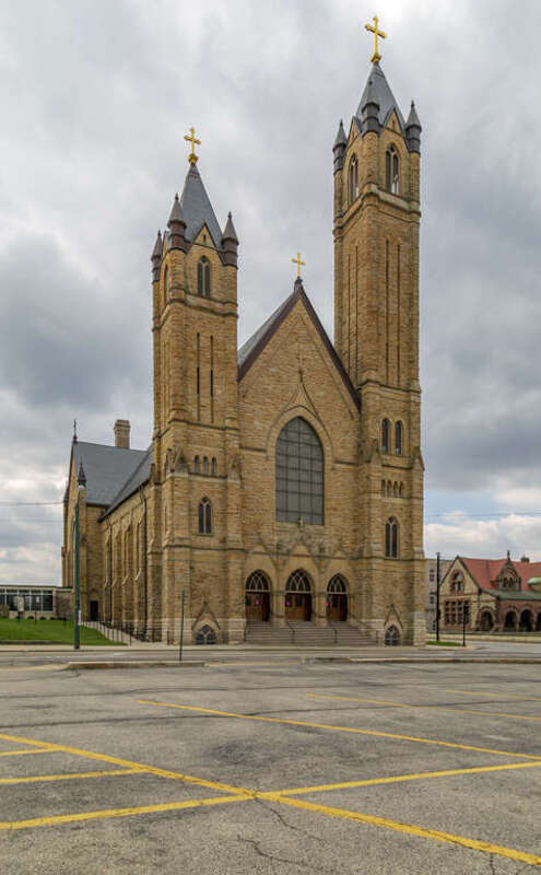 Oblique view of the National Register-listed St. Raphael Catholic Church, built between 1892 and 1898 in Springfield, Ohio.