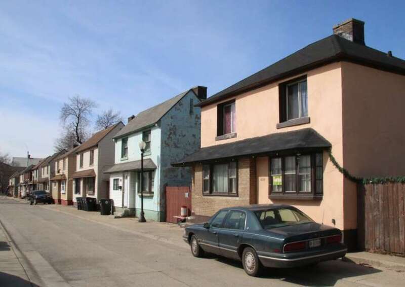 Marktown is a small Garden City Movement community set amongst steel rolling mills and the BP_Amoco refineray in Gary, Indiana, USA. Buolt to a high standard and incorporating a lot of Arts &amp;amp; Crafts detail in the 1920s, this community is now