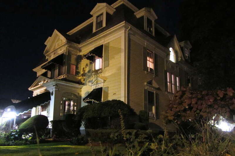 The Coach House Inn, 284 Lafayette St, Salem, Massachusetts, United States