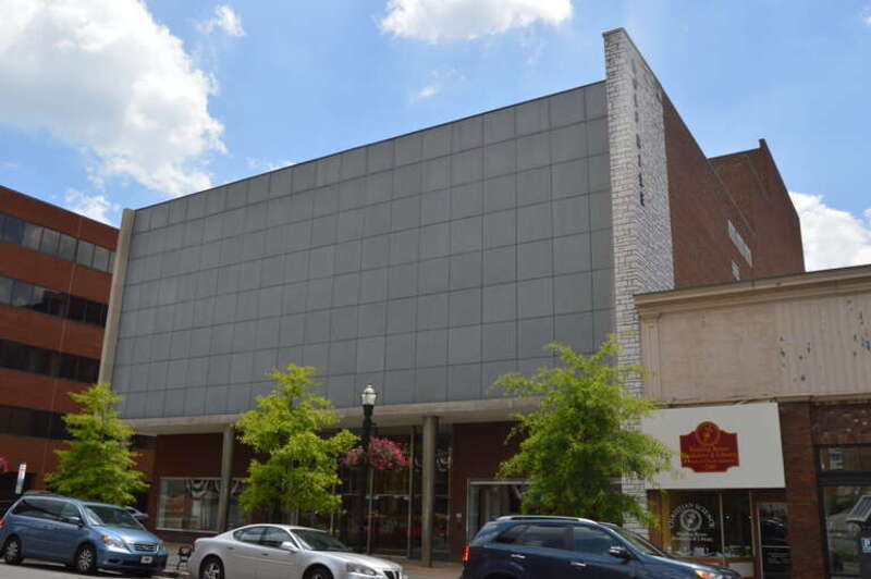 Front and western side of the Wolf Wile Department Store, located at 248-250 E. Main Street (U.S. Routes 25, 60, and 421) in Lexington, Kentucky, United States.  Built in 1949, it is listed on the National Register of Historic Places.