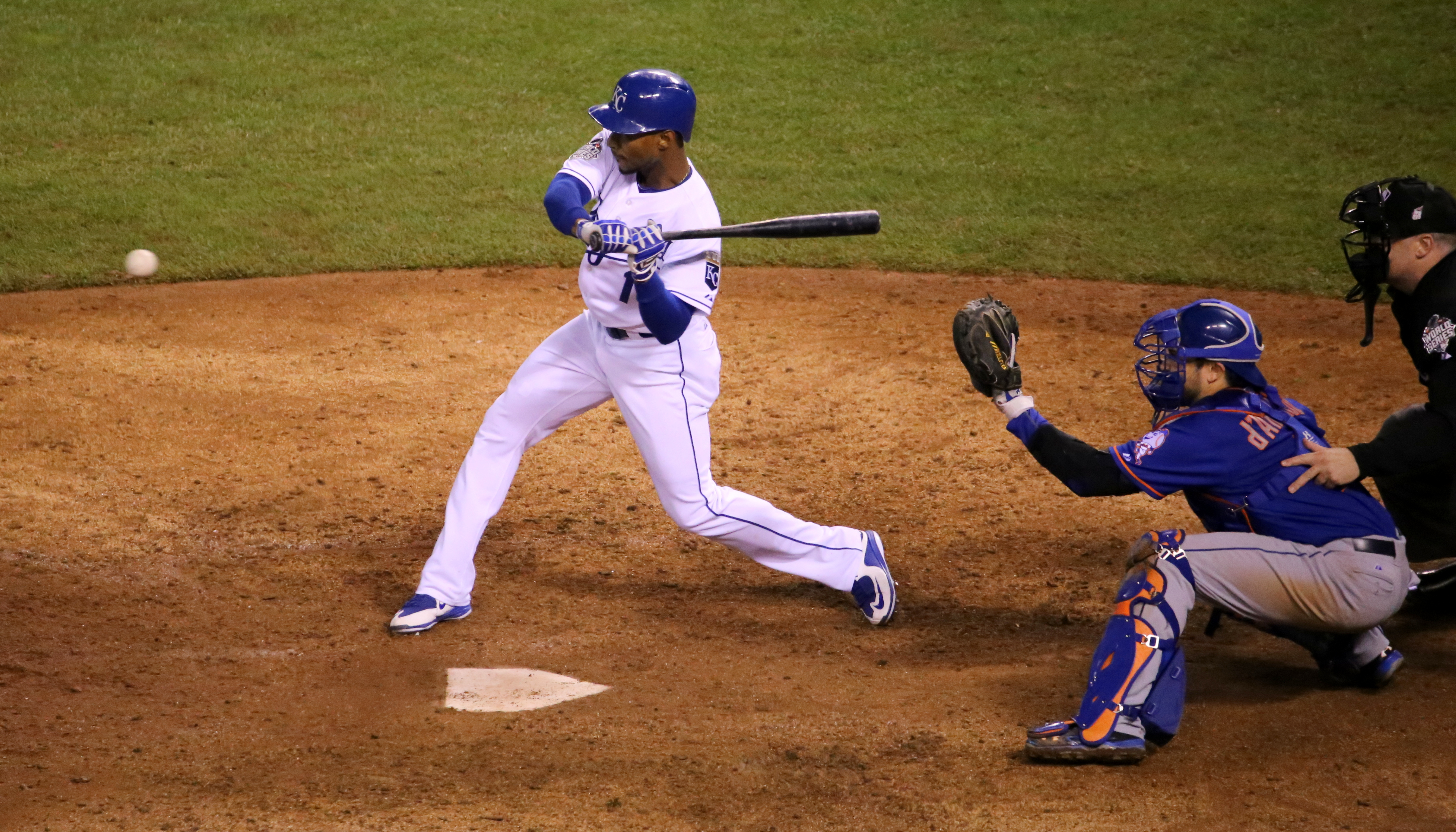 Jarrod Dyson awaits a pitch during #WorldSeries Game 1.