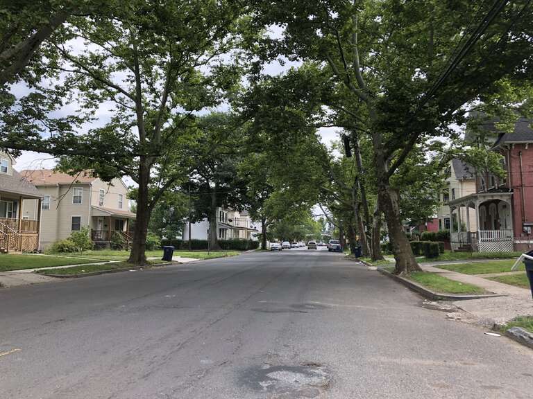 View west along New Jersey State Route 28 (Fifth Street) between Richmond Street and Franklin Place in Plainfield, Union County, New Jersey
