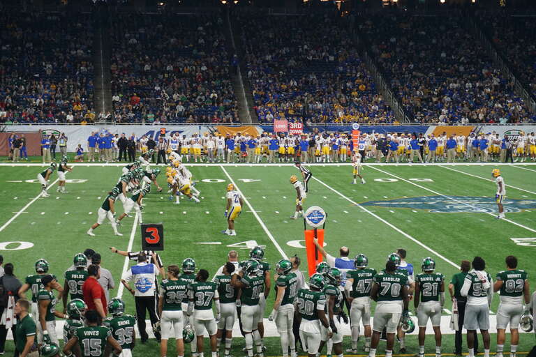 Eastern Michigan on offense during the 2019 Quick Lane Bowl (Pittsburgh Panthers vs. Eastern Michigan Eagles) at Ford Field in Detroit, Michigan (United States). Pittsburgh won 34–30.