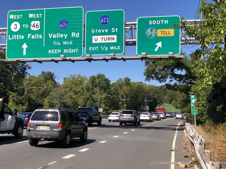 View west along New Jersey State Route 3 at the exit for the Garden State Parkway SOUTH in Clifton, Passaic County, New Jersey