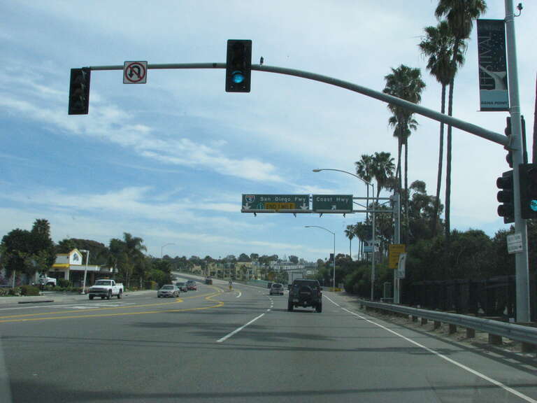 The soutbound Ca-1 about a mile before its southern terminus at the Interstate 5 near Dana Point, California. Note that the Coast Highway exits here and continues southward, while SR 1 does not.