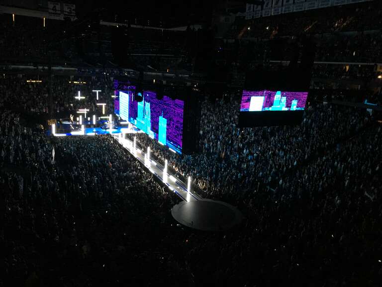 U2's performance of &quot;City of Blinding Lights&quot; at Newark's Prudential Center during the group's Experience + Innocence Tour.  The lighting effects features variously oriented fluorescent tubes in positions around the stages, while the video screen