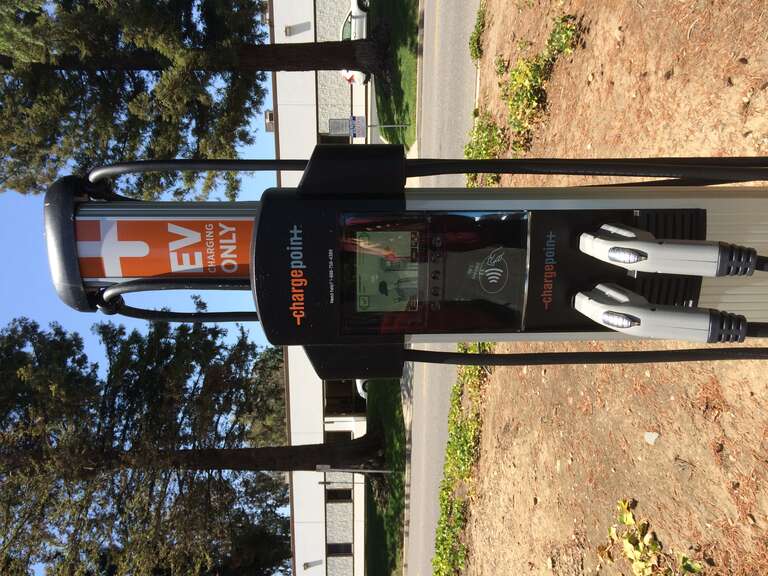 ChargePoint CT4000 family intelligent dual port networked Electric Vehicle charging station with driver services, mobile and web apps.