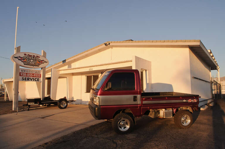 An extremely unusual sight in the middle of the Arizona desert: a lightweight Japanese domestic market Kei truck. This particular example, right hand drive of course, is a Honda.
Due to US regulations prohibiting registration of foreign-market