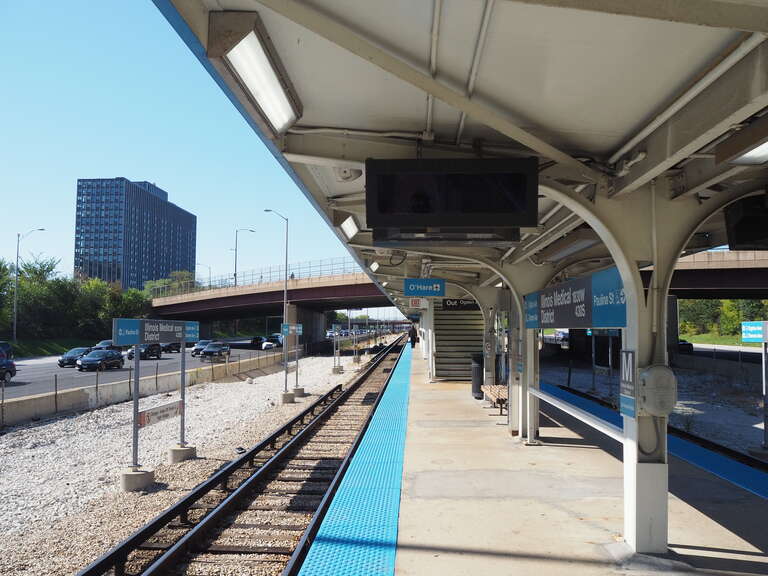 Inbound (westbound) platform at Illinois Medical District, looking west