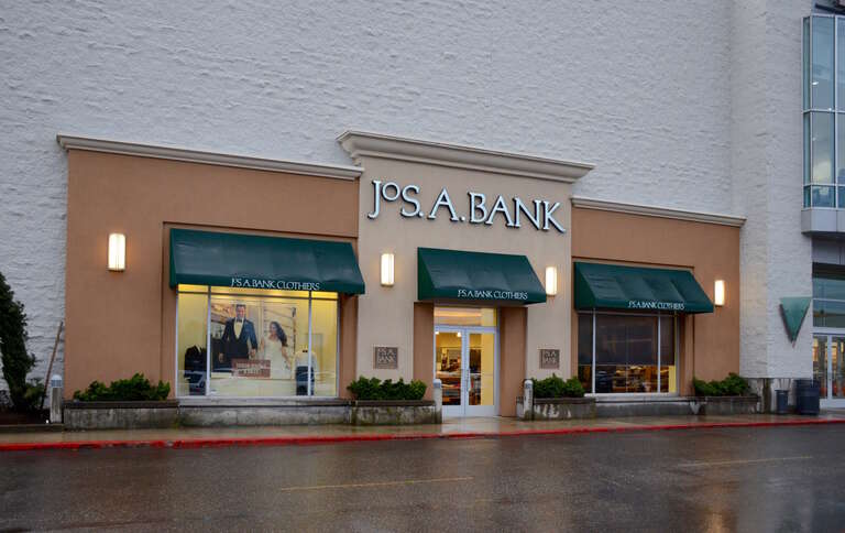 The Jos. A. Bank Clothiers store at the Washington Square mall, in the Portland suburb of Tigard, Oregon. This is the store's outside entrance, but it also has an entrance inside the mall, on the corridor that is accessed via the mall entrance that