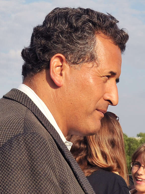 Senator Juan Vargas talks to Grand Prize winner, Gabe G. and his family.