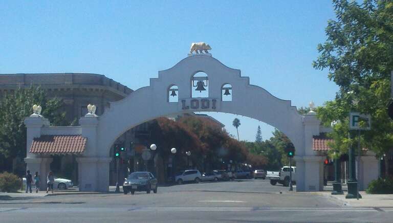 Lodi Arch View looking west (toward downtown)