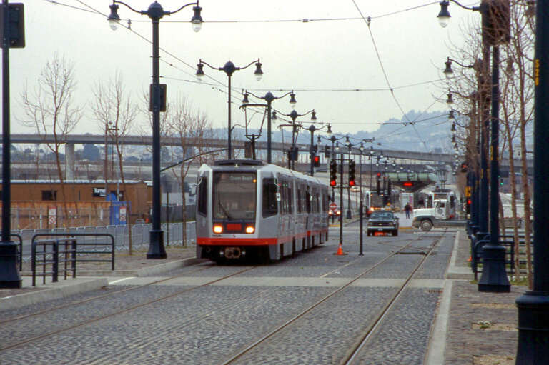 An N Judah train approaches the midblock pedestrian crossing between 3rd and 4th Streets in March 2001