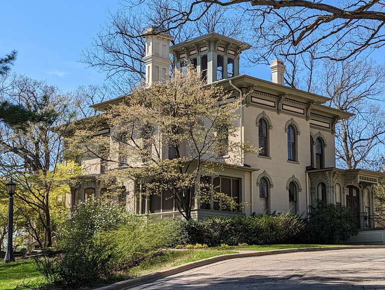 The Oaklands, a building owned by Western Michigan University.