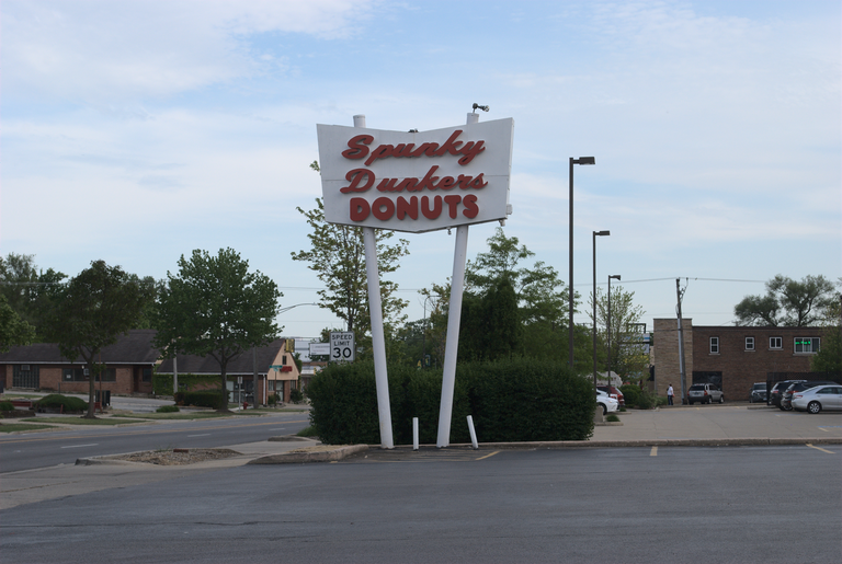 Spunky Dunkers Donuts' sign in Palatine, Illinois