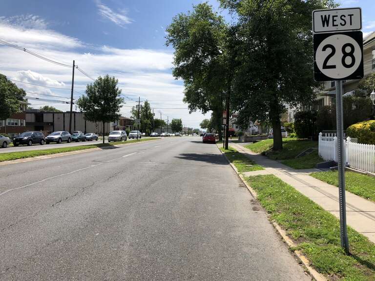 View west along New Jersey State Route 28 (Westfield Avenue) at Avon Street in Roselle Park, Union County, New Jersey