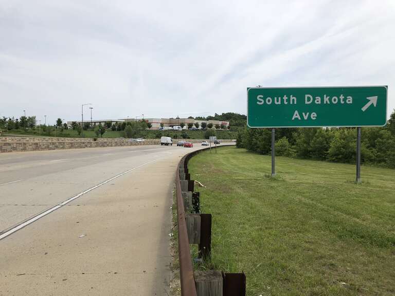 View east along U.S. Route 50 (New York Avenue) at the exit for South Dakota Avenue in Washington, D.C.