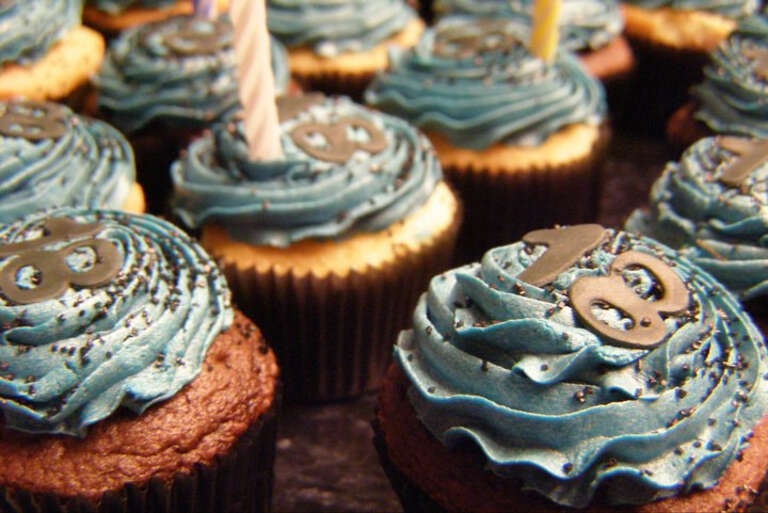 500px provided description: Sweet 16? Nah. 18 is better. [#18 ,#Cupcakes]